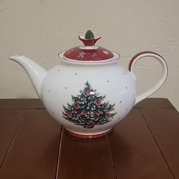 Villeroy & Boch Festive Teapot with Red and Green Accents - Picture 1 of 10